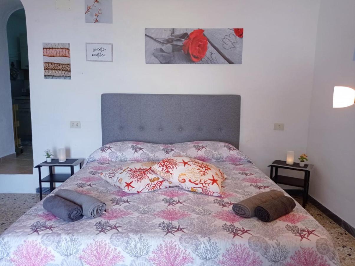 Villa The Quiet House Ponza Esterno foto